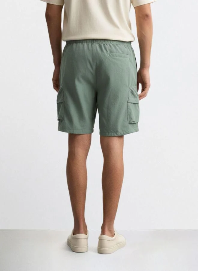 The Indian Garage Co Men Relaxed Fit Solid Cargo Pocket Mid-Rise Cargo Shorts